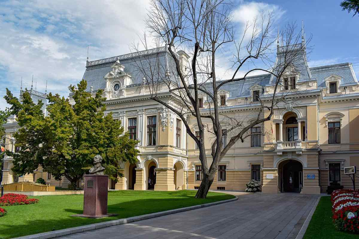 Palatul Roznovanu, sediul Primăriei Iași