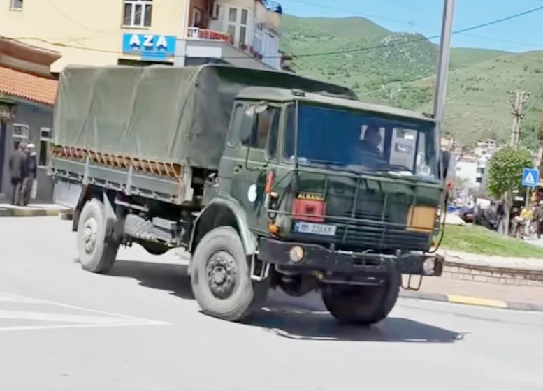 military vehicles convoy