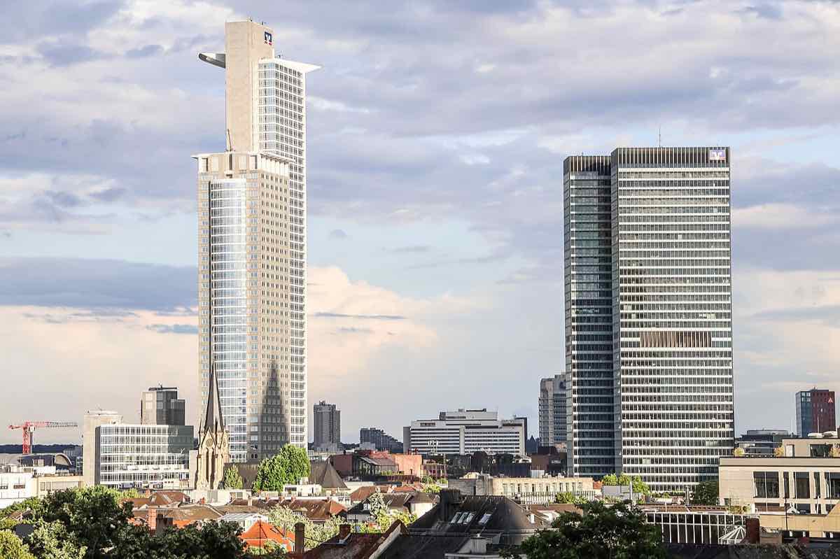Frankfurt skyline banks
