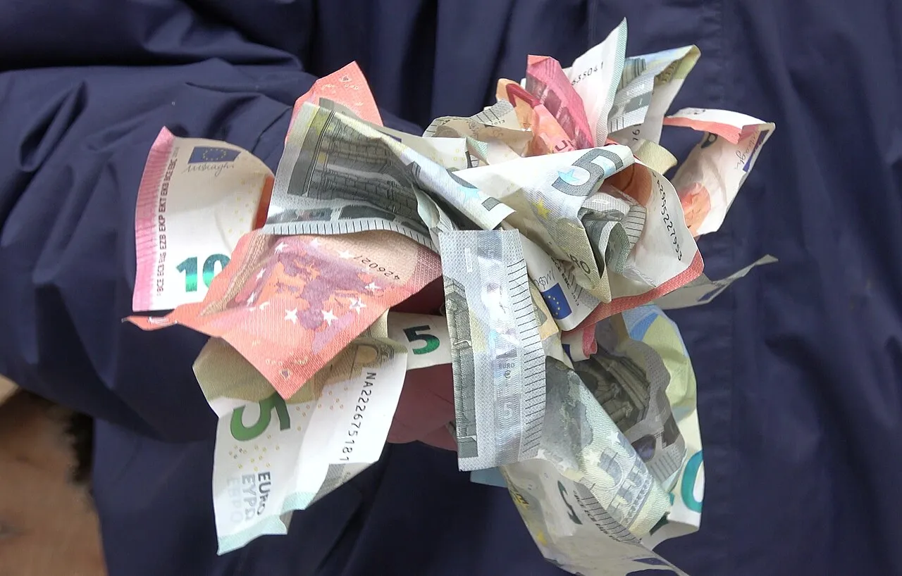 euro banknotes money