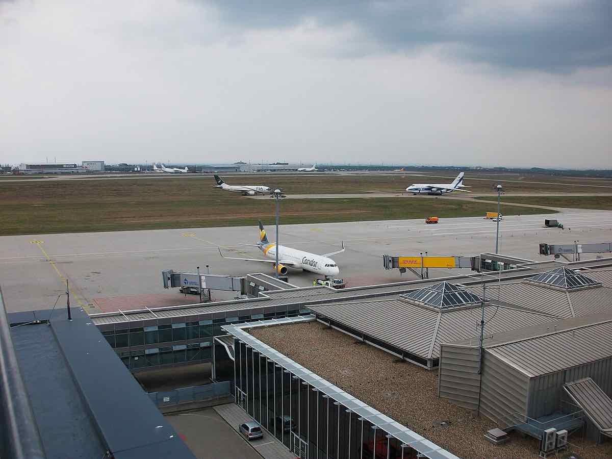 Flughafen Leipzig Halle, Blick auf das Rollfeld