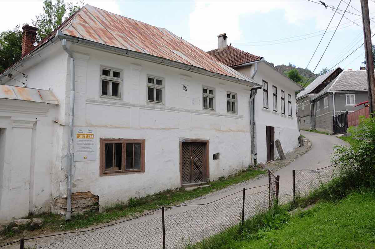 Case la Rosia Montana