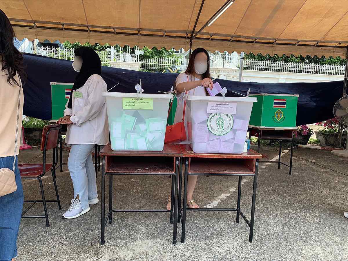 polling station ballot box voting